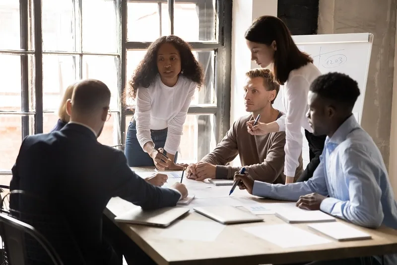 La importancia de la gestión de la diversidad en el lugar de trabajo y su impacto en la innovación y la productividad.