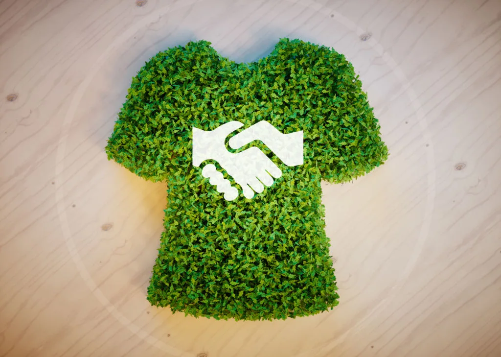 La importancia de la sostenibilidad en la industria de la moda y el desarrollo de prácticas éticas de producción.