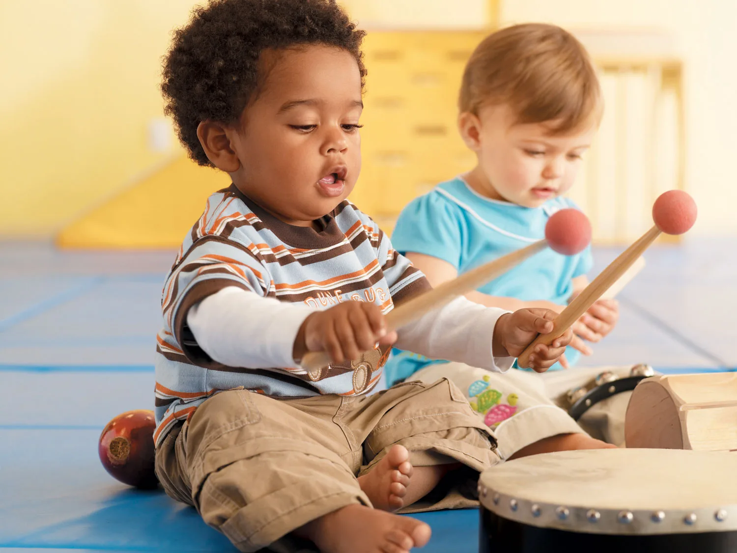 La influencia de la música en el desarrollo cognitivo y emocional de los niños.